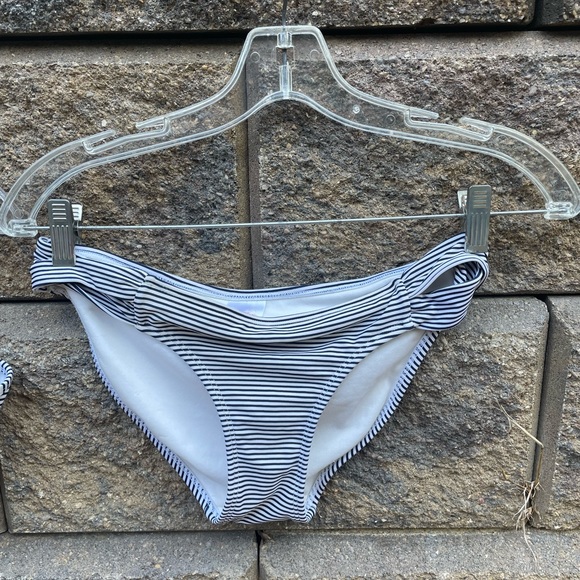 XHILIRATION TWO PIECE - Picture 2 of 7